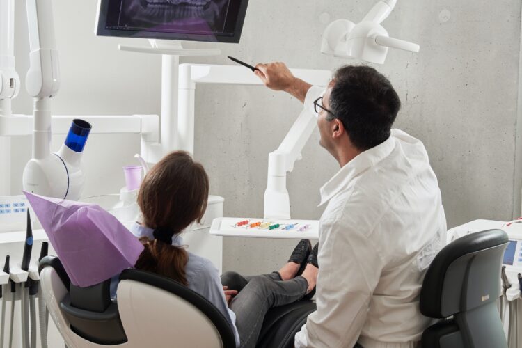 What To Look For Before Consulting A Dentist?