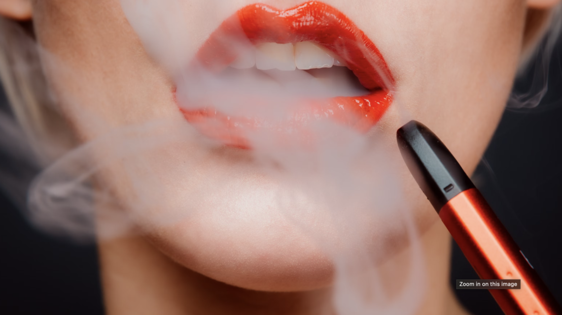 Unveiling the Impact of Vaping on Oral Health A Comparative Insight with Traditional Smoking
